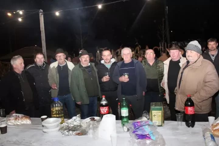 BEĆARSKI ŠOR: U veselom adventskom raspoloženju uz pikantni lovački čobanac i Tamburaški sastav „Zlatna dolina“