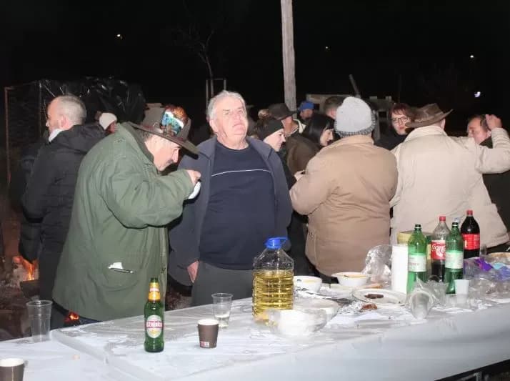 BEĆARSKI ŠOR: U veselom adventskom raspoloženju uz pikantni lovački čobanac i Tamburaški sastav „Zlatna dolina“