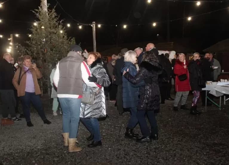 BEĆARSKI ŠOR: U veselom adventskom raspoloženju uz pikantni lovački čobanac i Tamburaški sastav „Zlatna dolina“