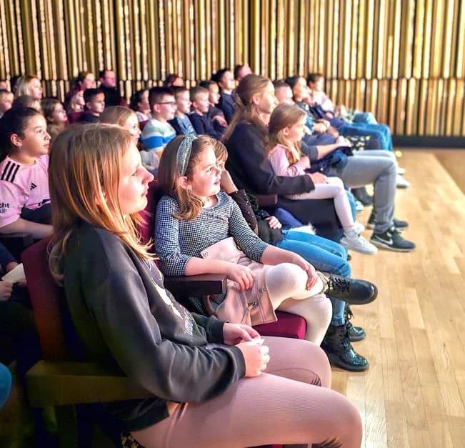 Održana dječja predstava ʼʼMačka u čizmamaʼ