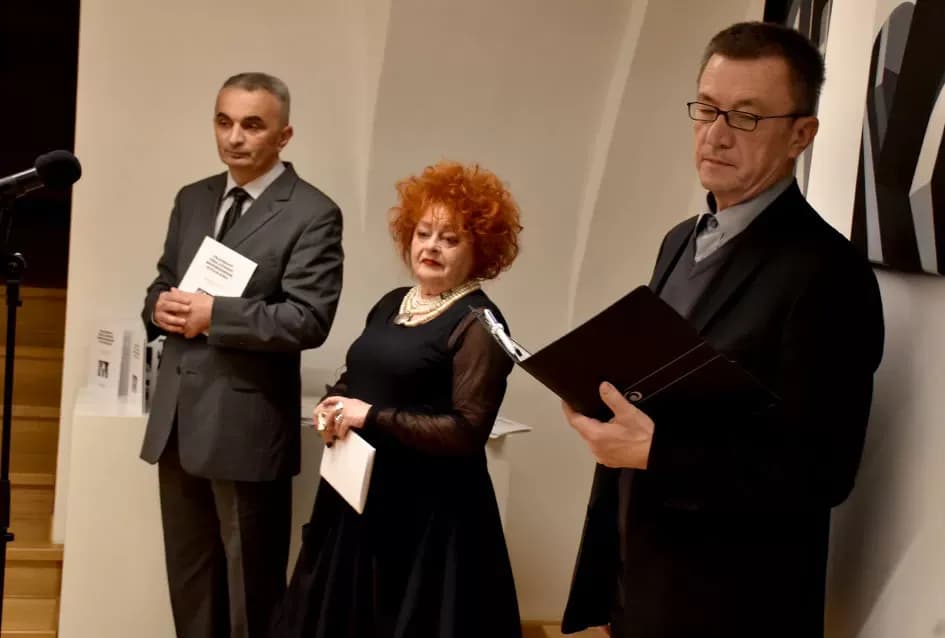 FRAGMENTI PROLAZNOSTI: Izložba Anite Grbavac Jakobović u Gradskom muzeju Požega ovjekovječila arkade kao simbole trajanja