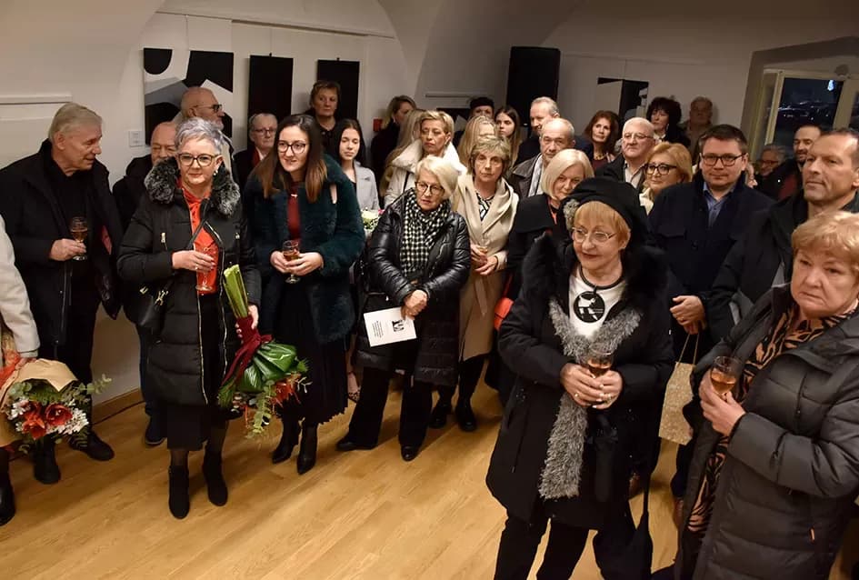 FRAGMENTI PROLAZNOSTI: Izložba Anite Grbavac Jakobović u Gradskom muzeju Požega ovjekovječila arkade kao simbole trajanja