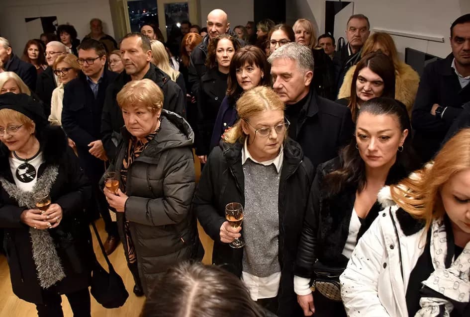 FRAGMENTI PROLAZNOSTI: Izložba Anite Grbavac Jakobović u Gradskom muzeju Požega ovjekovječila arkade kao simbole trajanja
