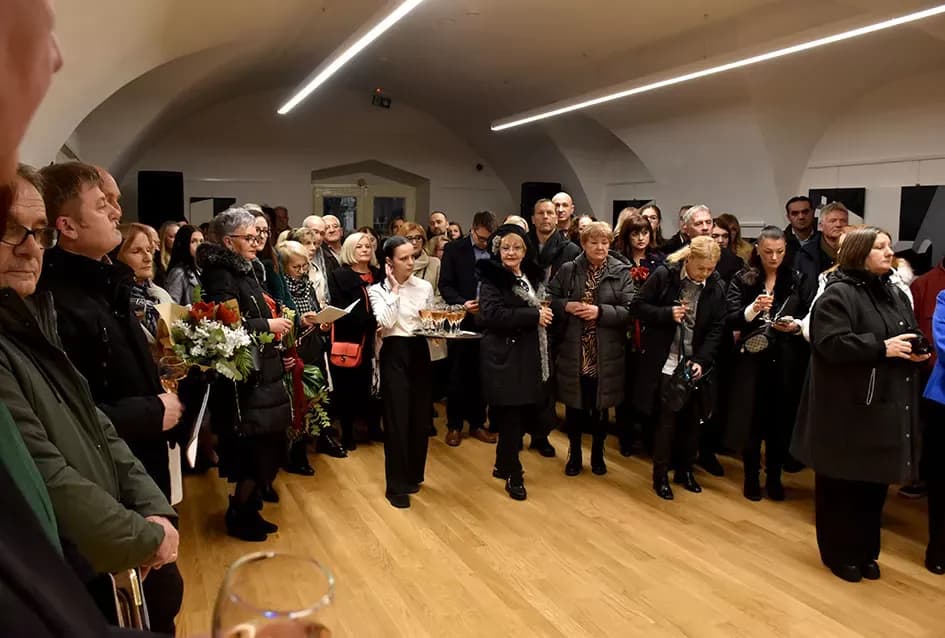 FRAGMENTI PROLAZNOSTI: Izložba Anite Grbavac Jakobović u Gradskom muzeju Požega ovjekovječila arkade kao simbole trajanja