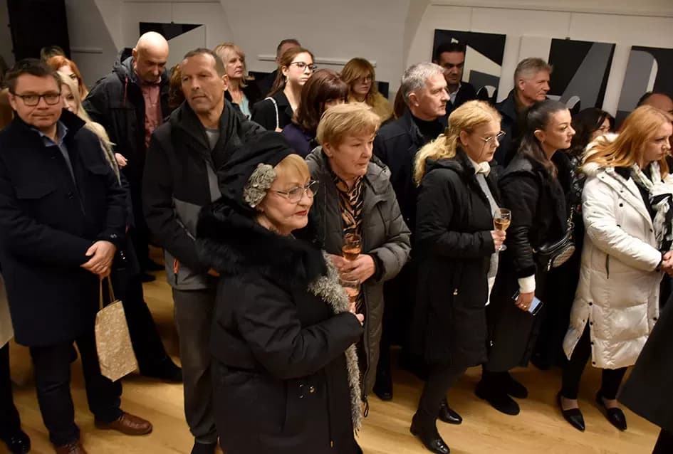 FRAGMENTI PROLAZNOSTI: Izložba Anite Grbavac Jakobović u Gradskom muzeju Požega ovjekovječila arkade kao simbole trajanja