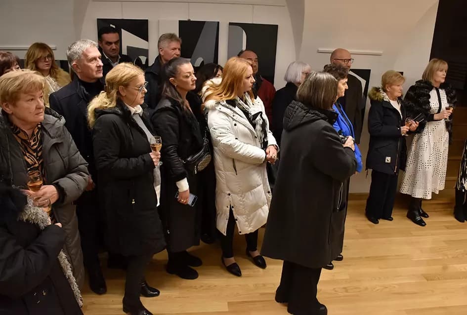 FRAGMENTI PROLAZNOSTI: Izložba Anite Grbavac Jakobović u Gradskom muzeju Požega ovjekovječila arkade kao simbole trajanja