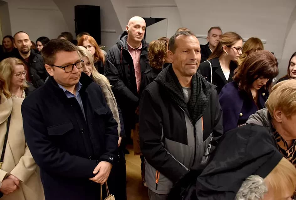 FRAGMENTI PROLAZNOSTI: Izložba Anite Grbavac Jakobović u Gradskom muzeju Požega ovjekovječila arkade kao simbole trajanja