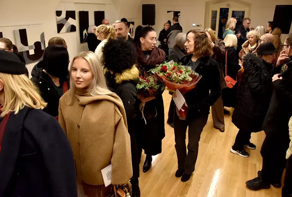 FRAGMENTI PROLAZNOSTI: Izložba Anite Grbavac Jakobović u Gradskom muzeju Požega ovjekovječila arkade kao simbole trajanja
