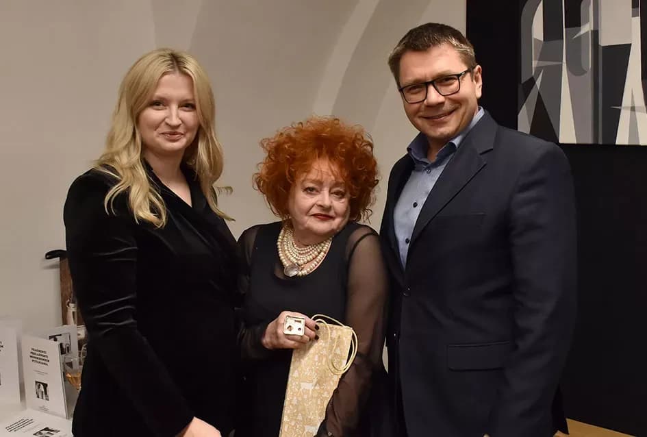FRAGMENTI PROLAZNOSTI: Izložba Anite Grbavac Jakobović u Gradskom muzeju Požega ovjekovječila arkade kao simbole trajanja