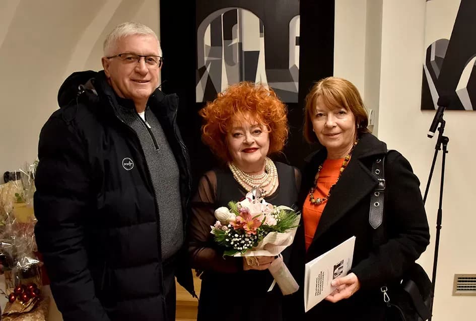 FRAGMENTI PROLAZNOSTI: Izložba Anite Grbavac Jakobović u Gradskom muzeju Požega ovjekovječila arkade kao simbole trajanja