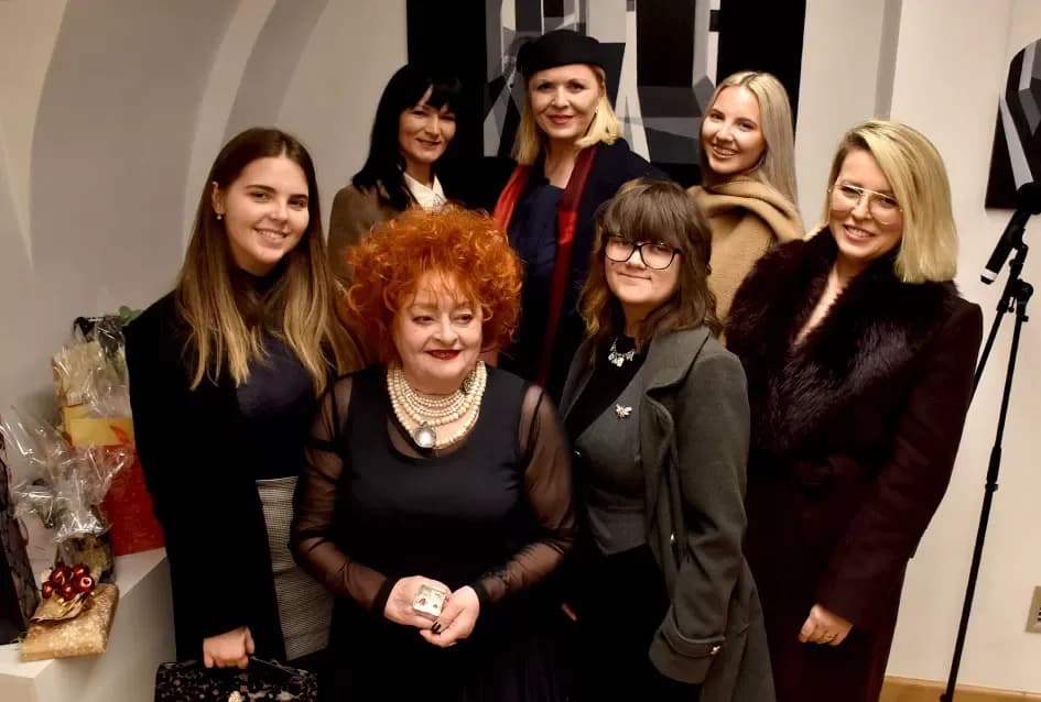 FRAGMENTI PROLAZNOSTI: Izložba Anite Grbavac Jakobović u Gradskom muzeju Požega ovjekovječila arkade kao simbole trajanja