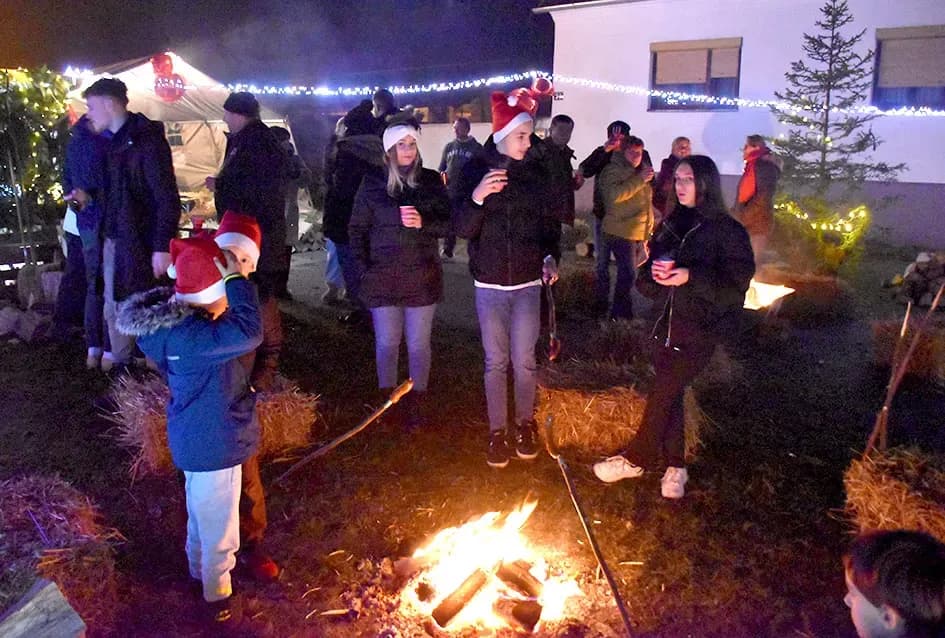 Mladi Daranovci zajedništvom i entuzijazmom oživjeli adventsku priču svoga mjesta koja je okupila gotovo 200 mještana