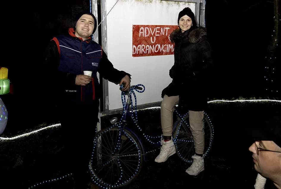 Mladi Daranovci zajedništvom i entuzijazmom oživjeli adventsku priču svoga mjesta koja je okupila gotovo 200 mještana