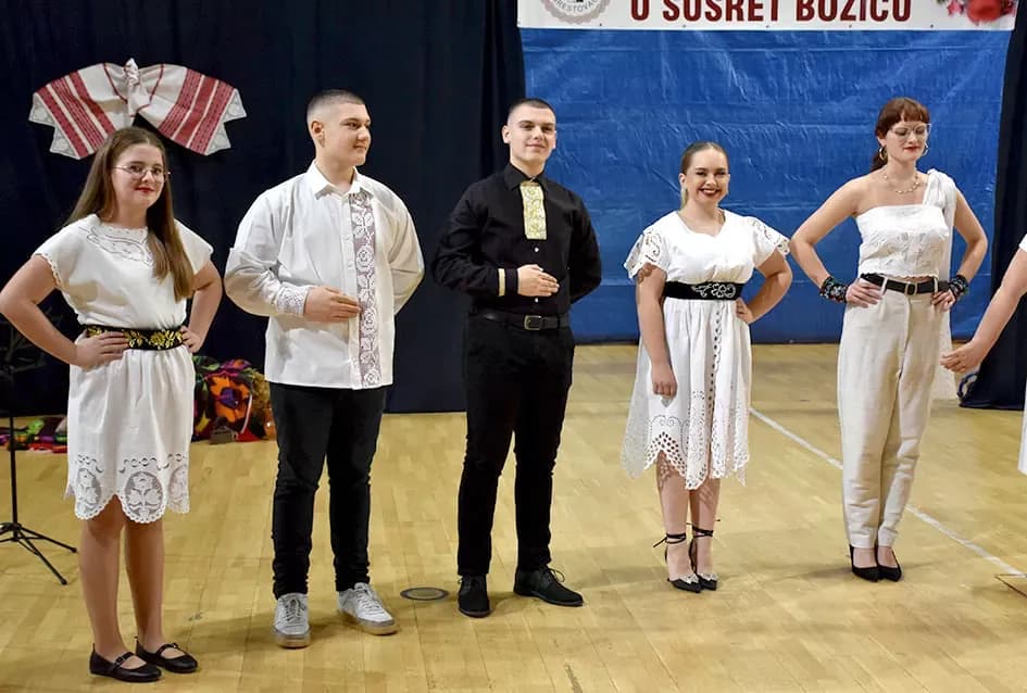 Tradicija u novom ruhu: Nada Grgić predstavila se etno kolekcijom u Brestovcu