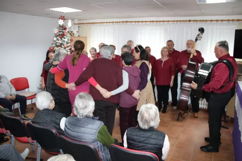 Blagdanska radost u Domu za starije: Matica umirovljenika Velika donijela pjesmu i osmijehe