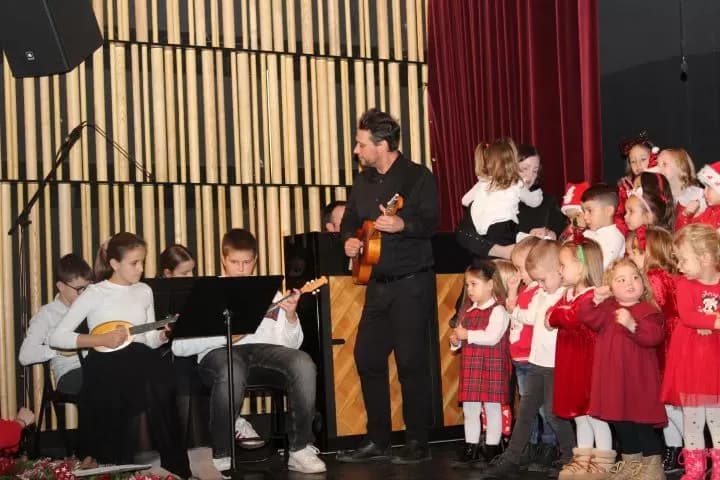Održan Božićni koncert Dječjeg vrtića „Tratinčica“ Pleternica