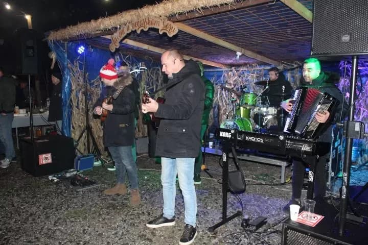 U BEĆARSKOM ŠORU: Božićni sajam, druženje s vatrogascima i Tamburaškim sastavom „Paori“
