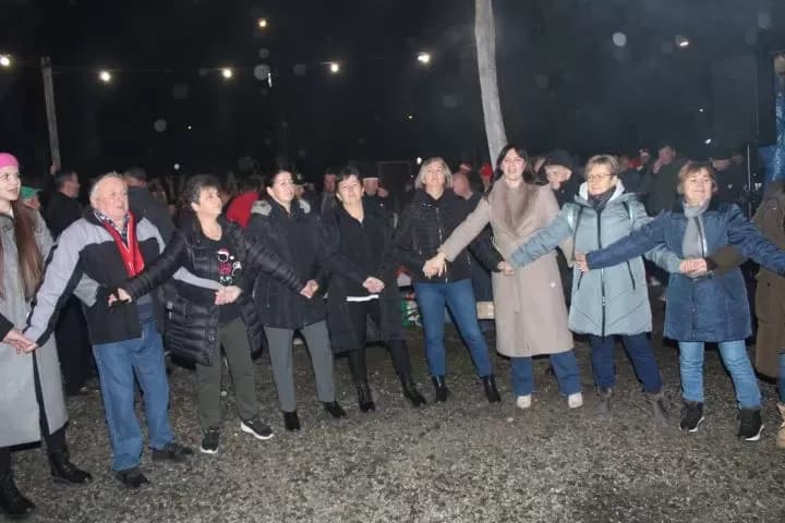 U BEĆARSKOM ŠORU: Božićni sajam, druženje s vatrogascima i Tamburaškim sastavom „Paori“