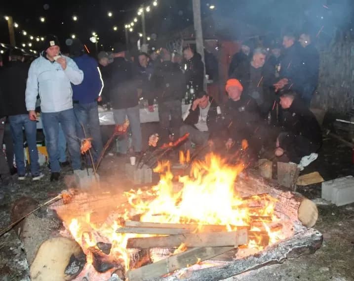 U BEĆARSKOM ŠORU: Božićni sajam, druženje s vatrogascima i Tamburaškim sastavom „Paori“
