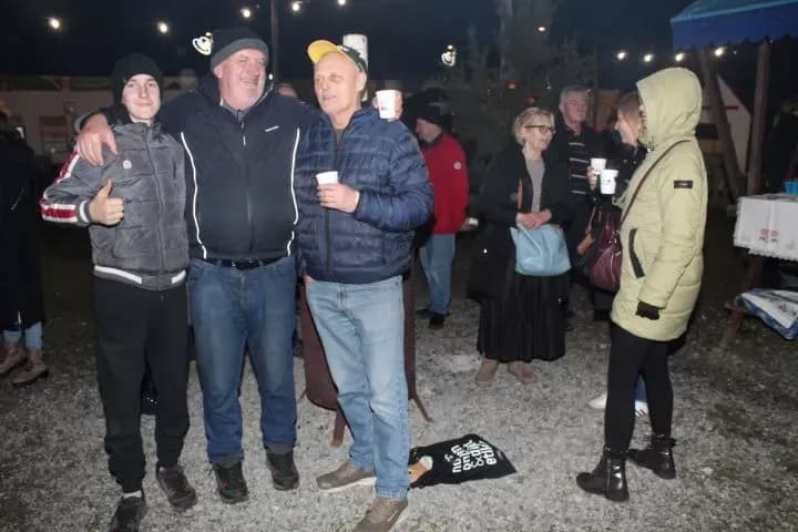 U BEĆARSKOM ŠORU: Božićni sajam, druženje s vatrogascima i Tamburaškim sastavom „Paori“