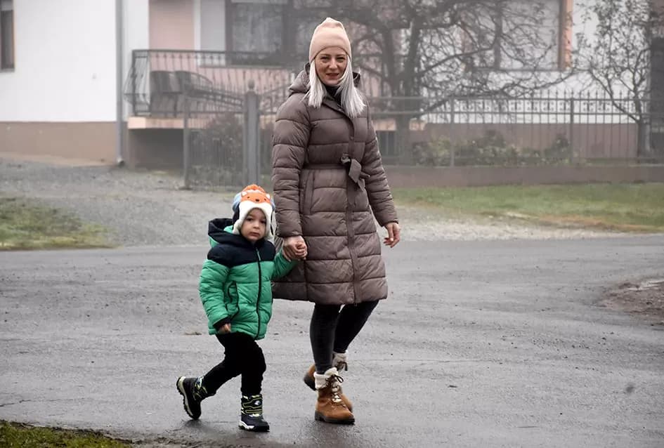 Božićna bajka u Tekiću: Prvi Advent okupio mještane u plemenitom cilju