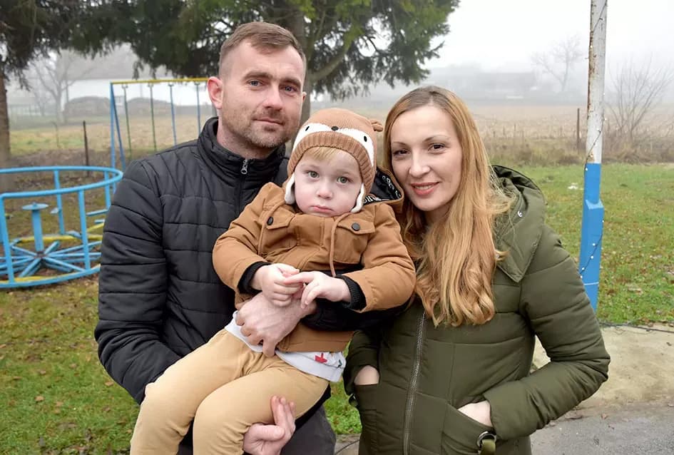 Božićna bajka u Tekiću: Prvi Advent okupio mještane u plemenitom cilju