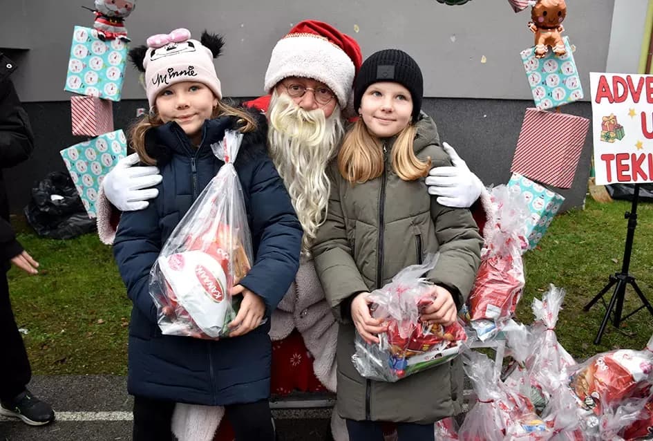Božićna bajka u Tekiću: Prvi Advent okupio mještane u plemenitom cilju