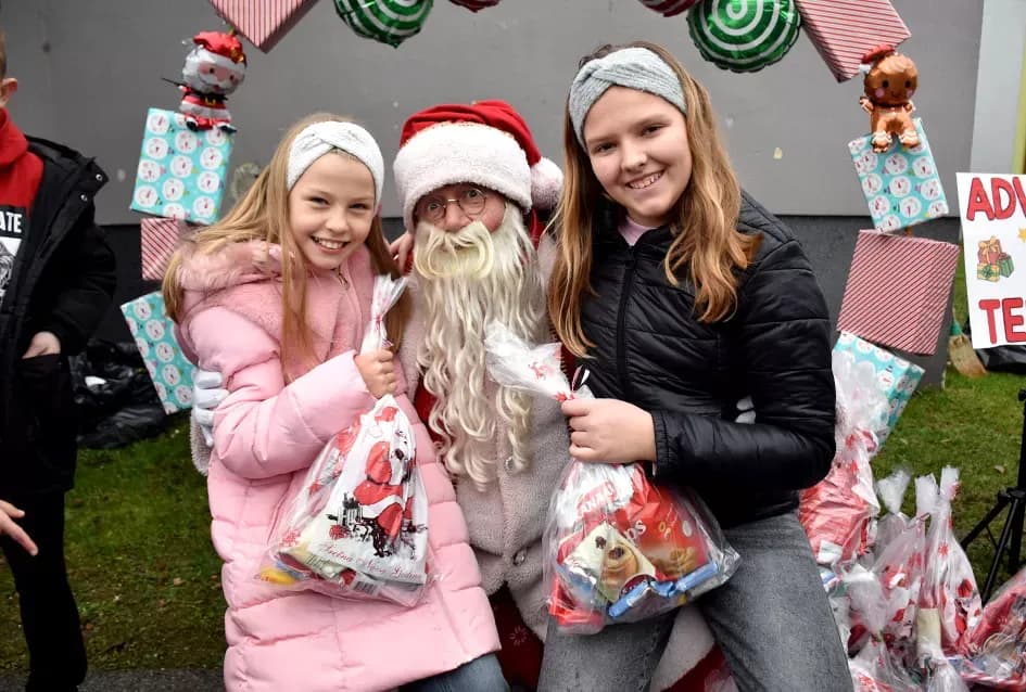Božićna bajka u Tekiću: Prvi Advent okupio mještane u plemenitom cilju