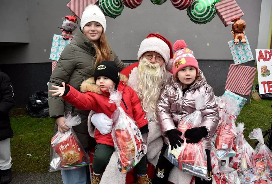 Božićna bajka u Tekiću: Prvi Advent okupio mještane u plemenitom cilju
