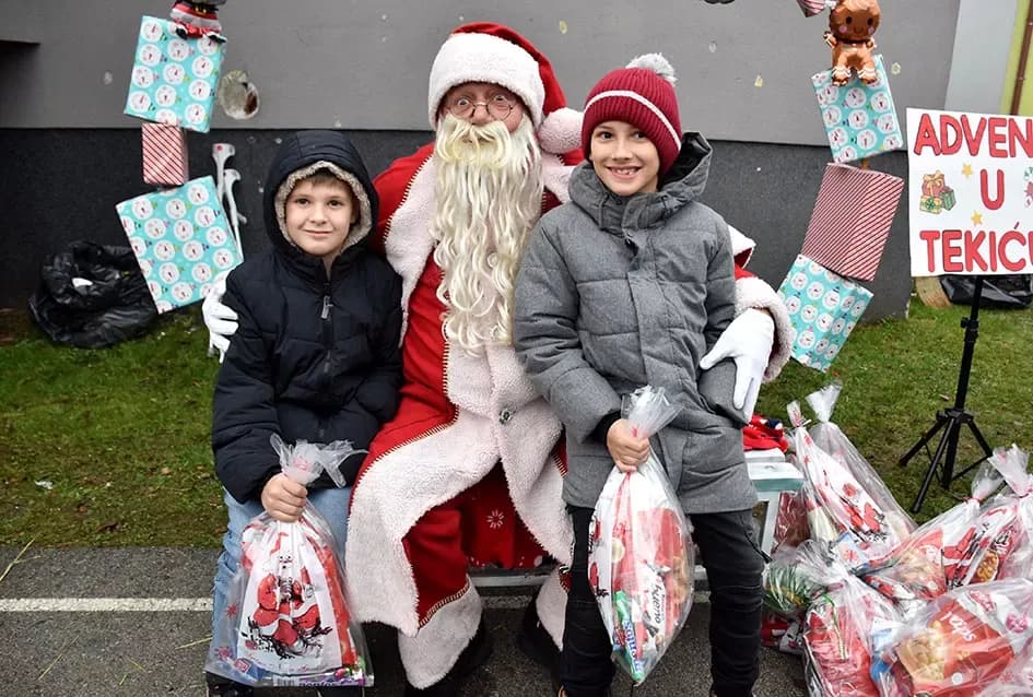 Božićna bajka u Tekiću: Prvi Advent okupio mještane u plemenitom cilju