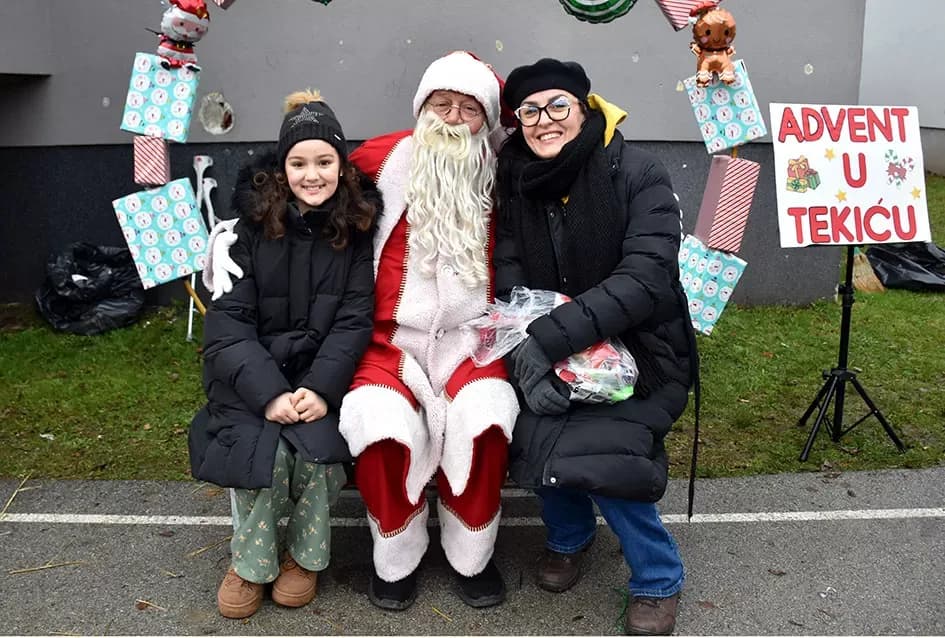 Božićna bajka u Tekiću: Prvi Advent okupio mještane u plemenitom cilju