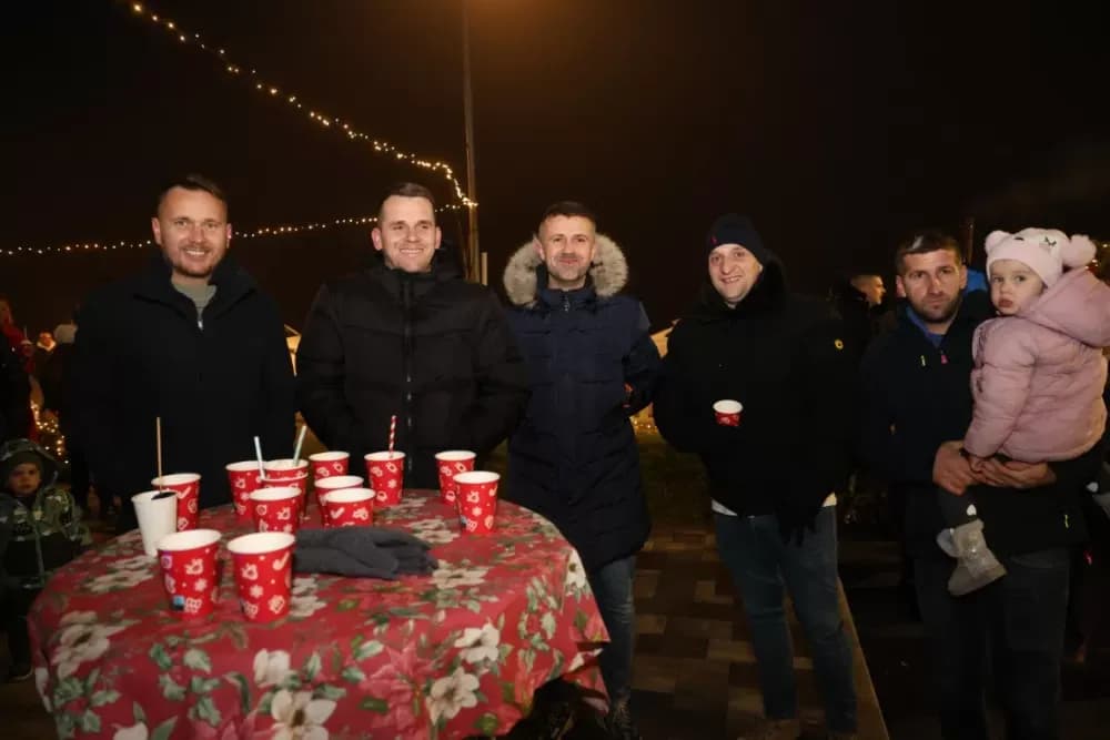 Adventska večer u Kutjevu u znaku zajedništva, pjesme i dječjeg smijeha
