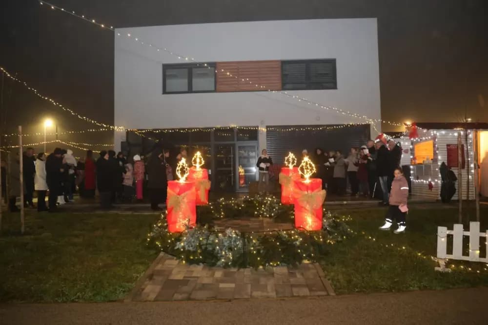 Adventska večer u Kutjevu u znaku zajedništva, pjesme i dječjeg smijeha