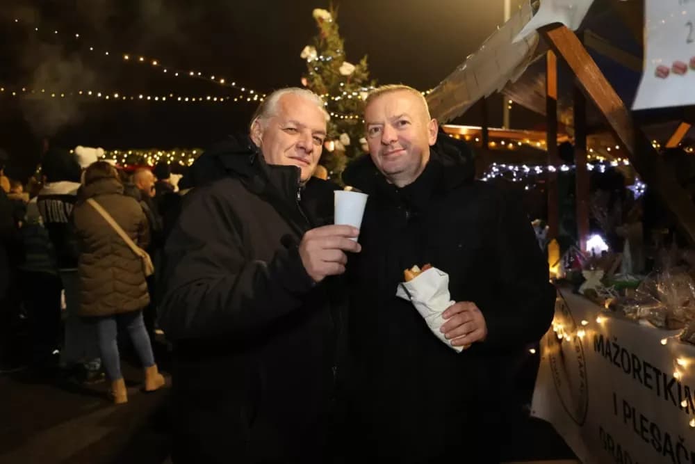 Adventska večer u Kutjevu u znaku zajedništva, pjesme i dječjeg smijeha