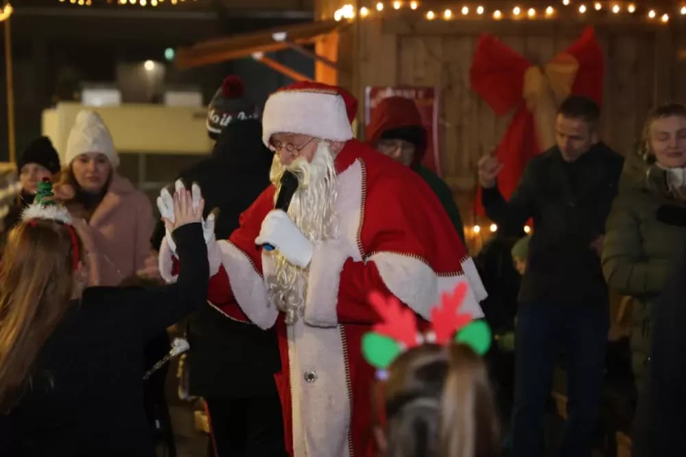 Adventska večer u Kutjevu u znaku zajedništva, pjesme i dječjeg smijeha