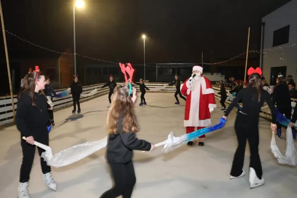 Adventska večer u Kutjevu u znaku zajedništva, pjesme i dječjeg smijeha
