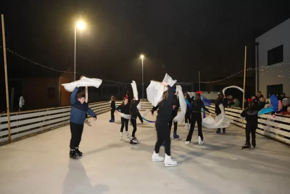 Adventska večer u Kutjevu u znaku zajedništva, pjesme i dječjeg smijeha