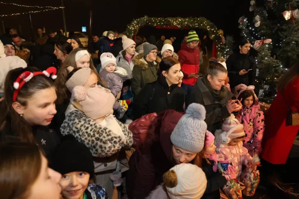 Adventska večer u Kutjevu u znaku zajedništva, pjesme i dječjeg smijeha