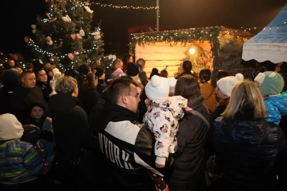 Adventska večer u Kutjevu u znaku zajedništva, pjesme i dječjeg smijeha