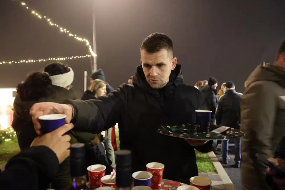 Adventska večer u Kutjevu u znaku zajedništva, pjesme i dječjeg smijeha