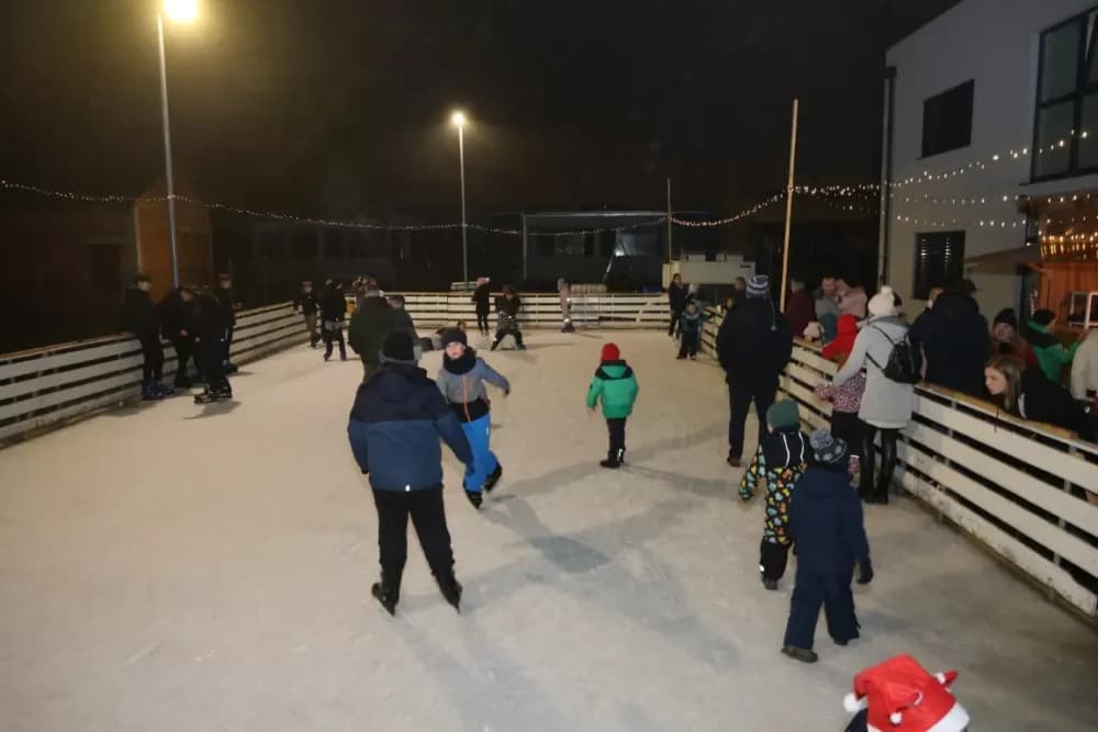 Adventska večer u Kutjevu u znaku zajedništva, pjesme i dječjeg smijeha
