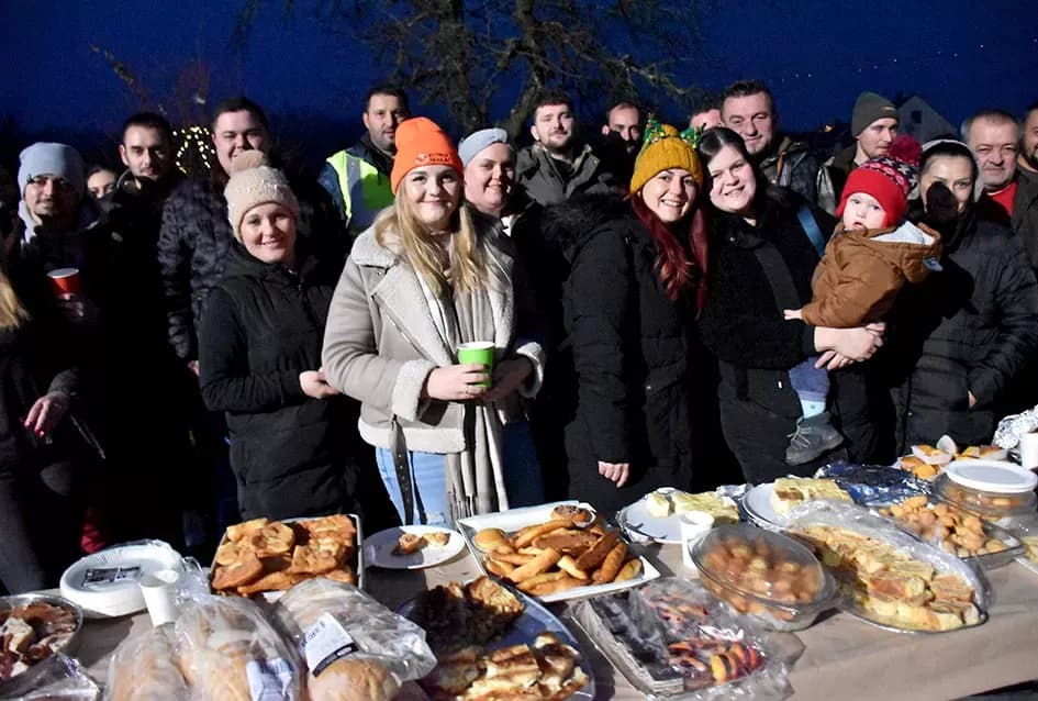Advent kakav se pamti u Novoj Lipi: Bale slame, otvorena vatra i veliko srce mještana...