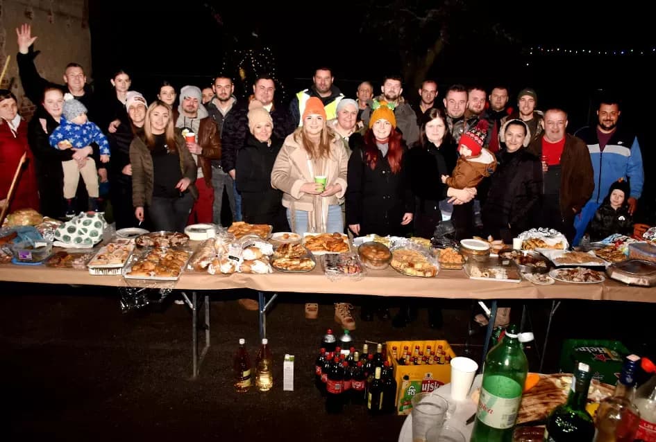 Advent kakav se pamti u Novoj Lipi: Bale slame, otvorena vatra i veliko srce mještana...