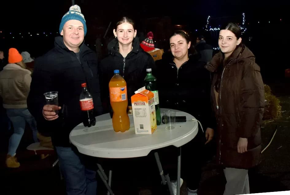 Advent kakav se pamti u Novoj Lipi: Bale slame, otvorena vatra i veliko srce mještana...