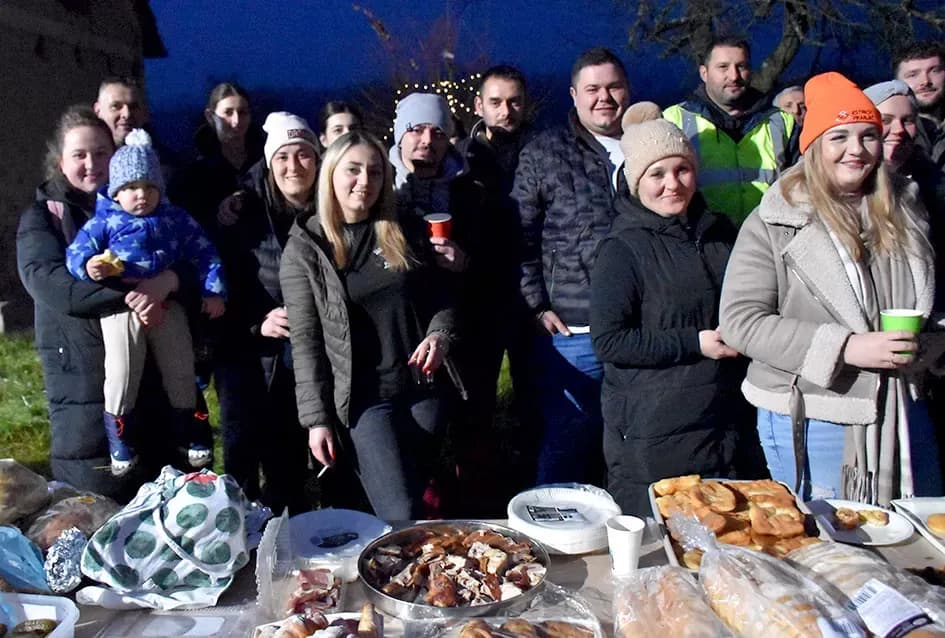 Advent kakav se pamti u Novoj Lipi: Bale slame, otvorena vatra i veliko srce mještana...