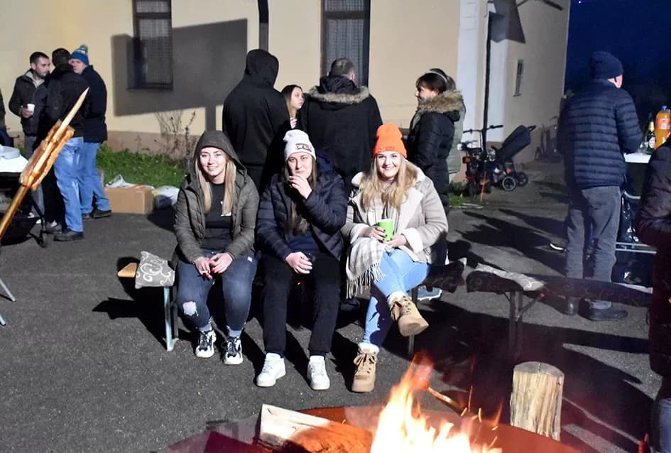 Advent kakav se pamti u Novoj Lipi: Bale slame, otvorena vatra i veliko srce mještana...