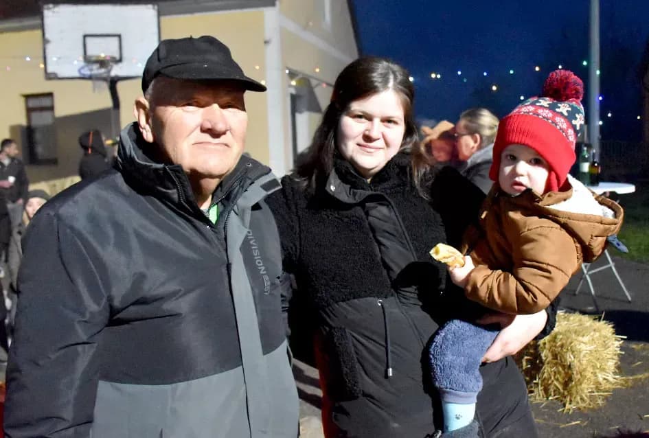 Advent kakav se pamti u Novoj Lipi: Bale slame, otvorena vatra i veliko srce mještana...