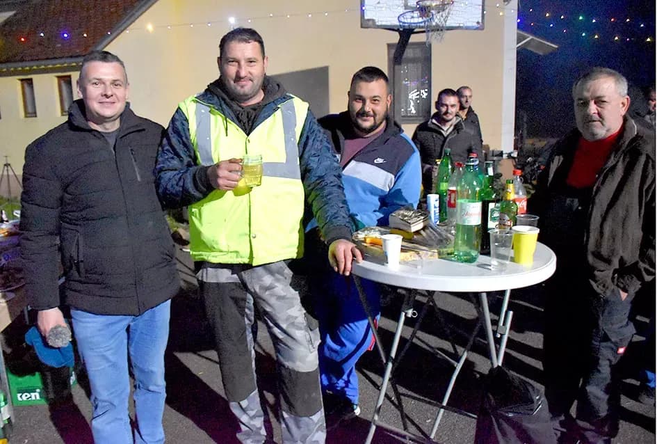 Advent kakav se pamti u Novoj Lipi: Bale slame, otvorena vatra i veliko srce mještana...