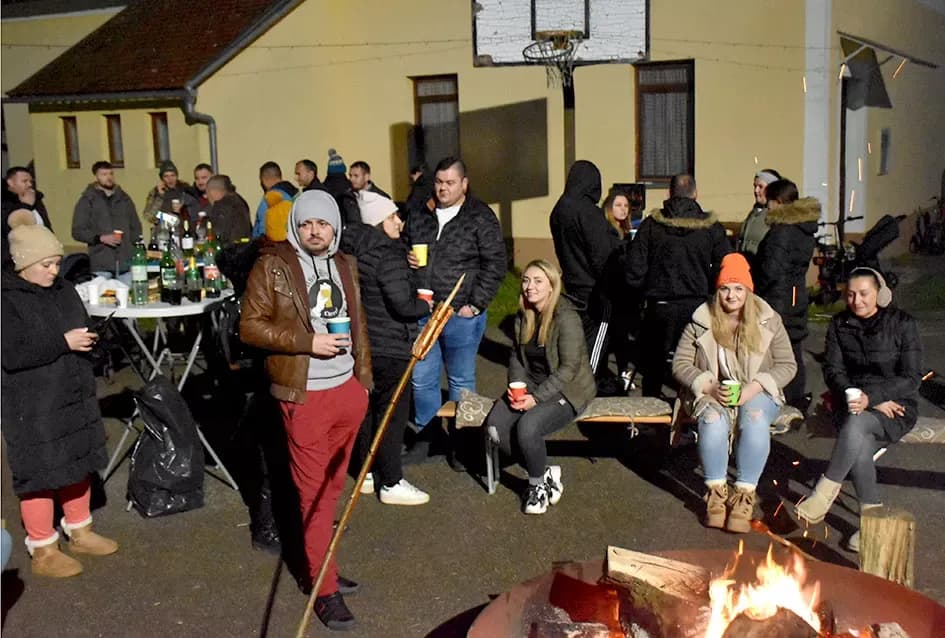 Advent kakav se pamti u Novoj Lipi: Bale slame, otvorena vatra i veliko srce mještana...