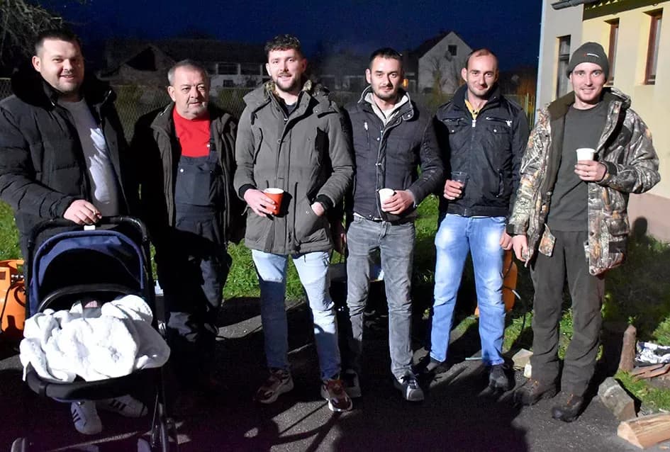 Advent kakav se pamti u Novoj Lipi: Bale slame, otvorena vatra i veliko srce mještana...